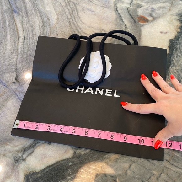 Chanel Shopping Bag with Camille Flower - Picture 3 of 5